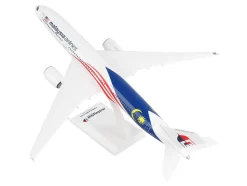Airbus A350-900 Commercial Aircraft "Malaysia Airlines" (9M-MAC) White with Flag Graphics (Snap-Fit) 1/200 Plastic Model by Skymarks