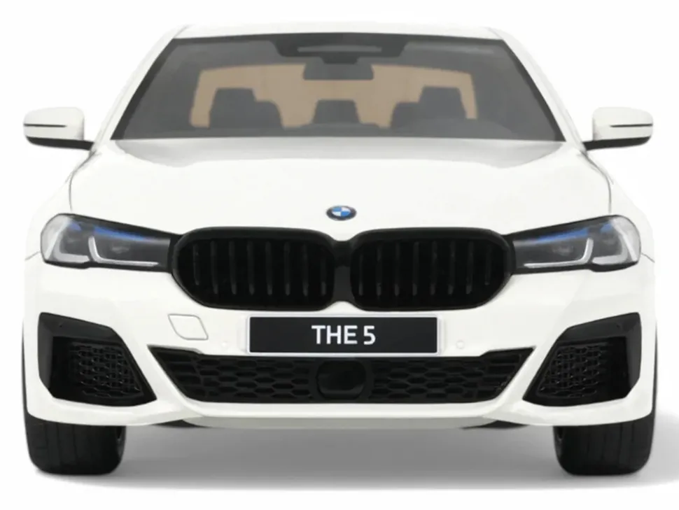 2023 BMW 545e xDrive M Sport Alpine White 1/18 Model Car by GT Spirit