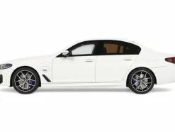 2023 BMW 545e xDrive M Sport Alpine White 1/18 Model Car by GT Spirit