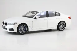 BMW 5 Series G30 Mineral White 1/18 Diecast Model Car Kyosho 8941 W0