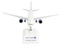 Boeing 777-300 Commercial Aircraft with Landing Gear "United Airlines" (N2749U) White with Blue Tail (Snap-Fit) 1/200 Plastic Model by Skymarks