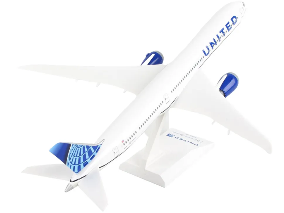 Boeing 787-10 Dreamliner Commercial Aircraft "United Airlines" (N12010) White with Blue Tail (Snap-Fit) 1/200 Plastic Model by Skymarks