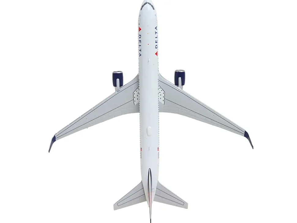 Boeing 767-300ER Commercial Aircraft "Delta Air Lines" (N199DN) White with Red and Blue Tail 1/400 Diecast Model Airplane by GeminiJets