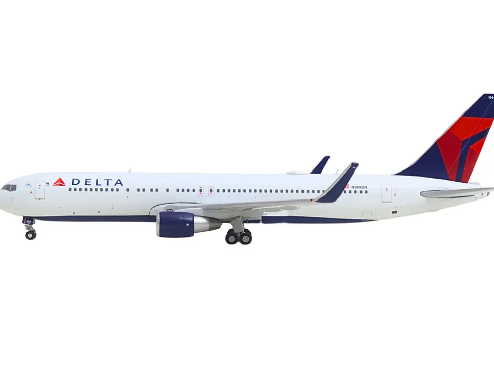 Boeing 767-300ER Commercial Aircraft "Delta Air Lines" (N199DN) White with Red and Blue Tail 1/400 Diecast Model Airplane by GeminiJets
