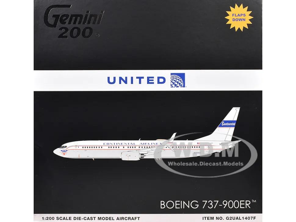 Boeing 737-900ER Commercial Aircraft with Flaps Down "Continental Airlines - United Airlines" (N75435) White with Red and Blue Stripes "Gemini 200" Series 1/200 Diecast Model Airplane by GeminiJets