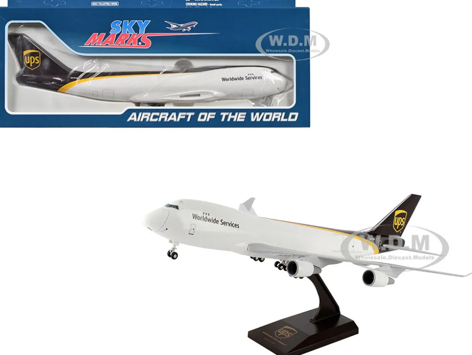 Boeing 747-400F Commercial Aircraft with Landing Gear "UPS Worldwide Services" (N570UP) White and Brown (Snap-Fit) 1/200 Plastic Model by Skymarks