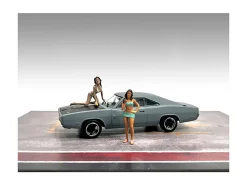 Car Wash Girls Set 1 Dorothy and Barbara 2 Piece Figure for 1/43 Scale Models American Diorama 38355