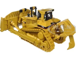 CAT Caterpillar D11R Track Type Tractor with operator 1/50 Diecast Model Diecast Masters 85025 C