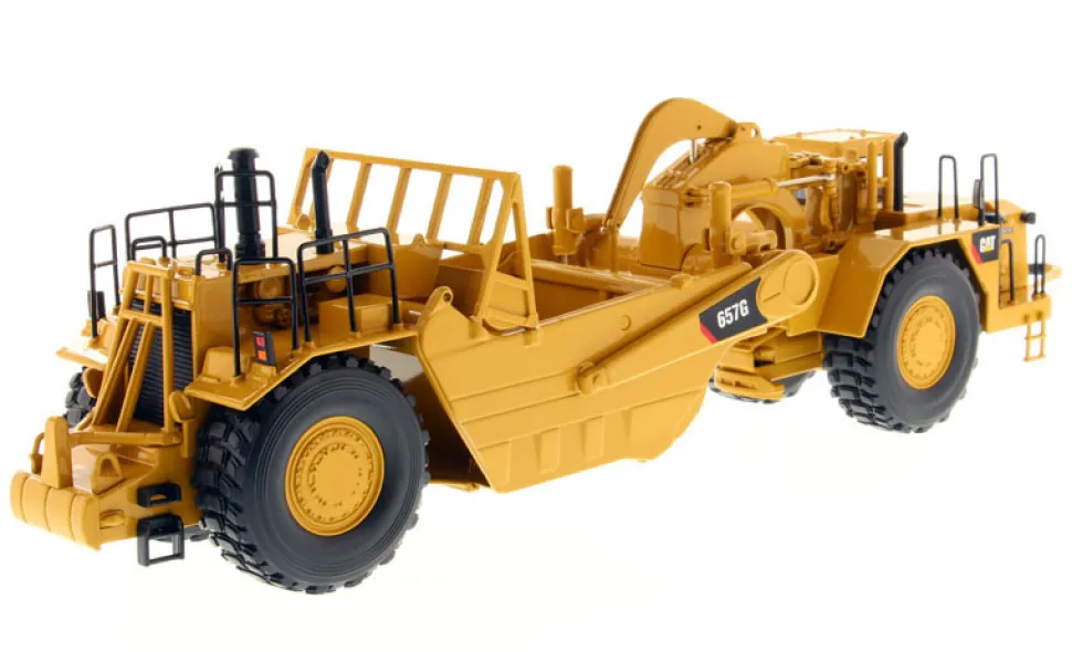CAT Caterpillar 657 G Wheel Tractor Scraper with Operator Core Classics Series 1/50 Diecast Model Diecast Masters 85175 C