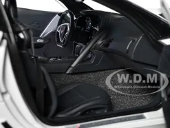 2019 Chevrolet Corvette C7 ZR1 Arctic White with Carbon Top 1/18 Model Car Autoart 71270