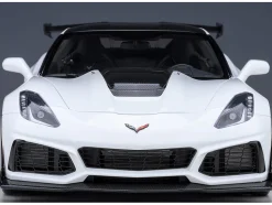 2019 Chevrolet Corvette C7 ZR1 Arctic White with Carbon Top 1/18 Model Car Autoart 71270