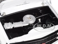 1992 Chevrolet 454 SS Pickup Truck White 1/24 Diecast Model Car Motormax 73203