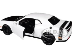 2018 Dodge Challenger SRT Hellcat Widebody White Black Hood 1/24 Diecast Model Car Motormax 79350