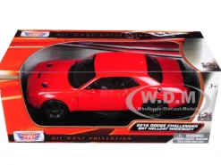 2018 Dodge Challenger SRT Hellcat Widebody Red 1/24 Diecast Model Car Motormax 79350