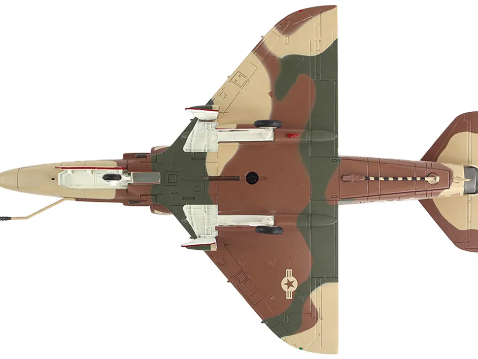 Douglas A-4E Skyhawk Aircraft "Aggressor, 151095" (1985/6) United States Navy "Air Power Series" 1/72 Diecast Model by Hobby Master
