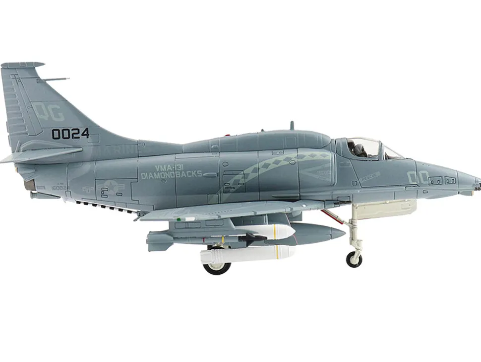 Douglas A-4M Skyhawk Aircraft "VMA-131 Diamondbacks" (1993) United States Marines "Air Power Series" 1/72 Diecast Model by Hobby Master