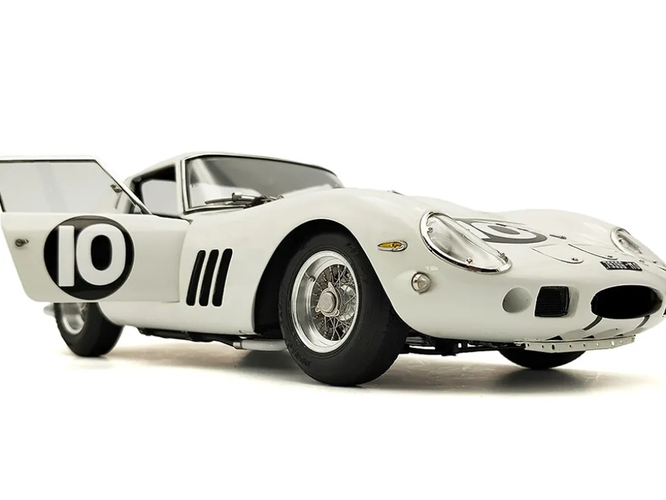 Ferrari 250 GTO #10 Graham Hill 2nd Place "Tourist Trophy - Goodwood" (1962) Limited Edition to 2200 pieces Worldwide 1/18 Diecast Model Car by CMC