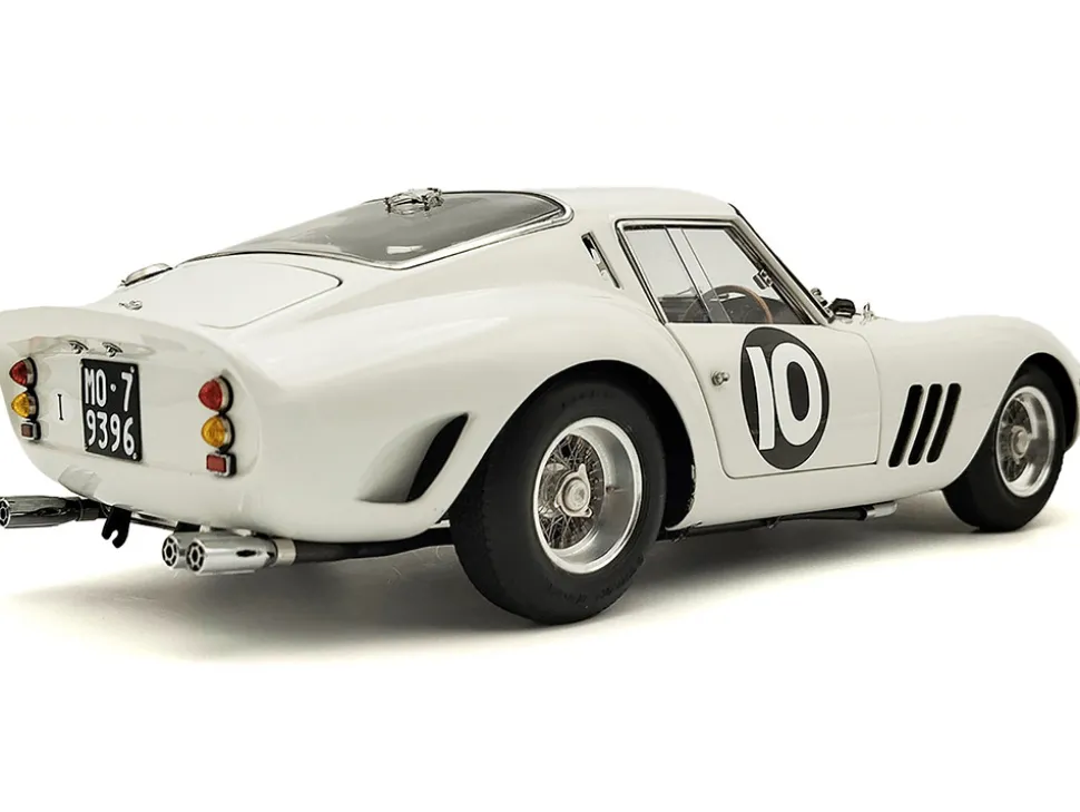 Ferrari 250 GTO #10 Graham Hill 2nd Place "Tourist Trophy - Goodwood" (1962) Limited Edition to 2200 pieces Worldwide 1/18 Diecast Model Car by CMC