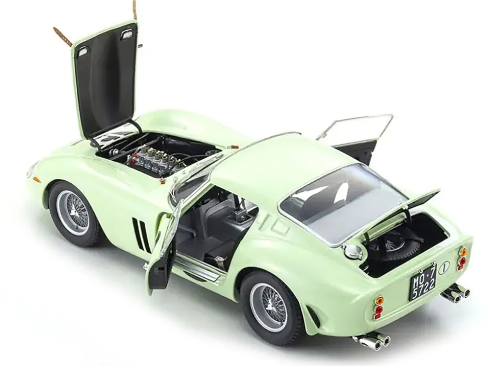 Ferrari 250 GTO #15 Innes Ireland Winner "Goodwood Tourist Trophy" (1962) 1/18 Diecast Model Car by Kyosho