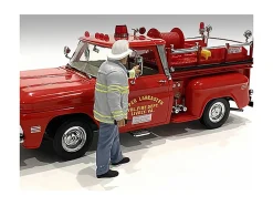 Firefighters Fire Captain Figure 1/18 Scale Models American Diorama 76318