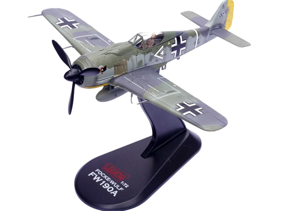 Focke-Wulf Fw 190A Aircraft "108-Victory Ace Hauptmann Hans 'Assi' Hahn, Gruppenkommandeur, III./JG 2 Richthofen, France" (1942) German Luftwaffe 1/72 Diecast Model Airplane by Legion