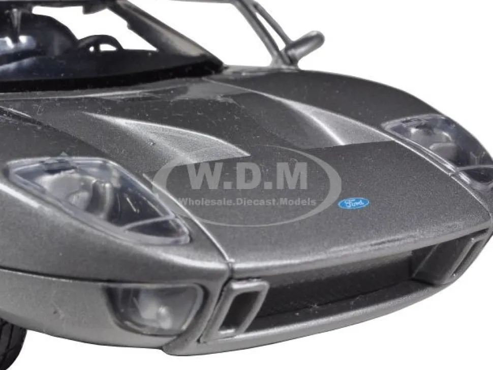 Ford GT Silver 1/24 Diecast Car Model Motormax 73297