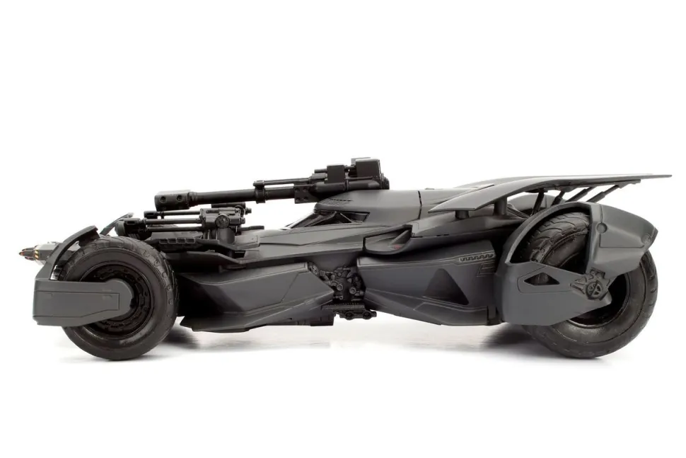 2017 Justice League Batmobile with diecast Batman Figure 1/24 Diecast Model Car Jada 99232