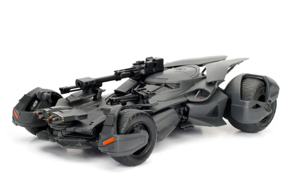 2017 Justice League Batmobile with diecast Batman Figure 1/24 Diecast Model Car Jada 99232