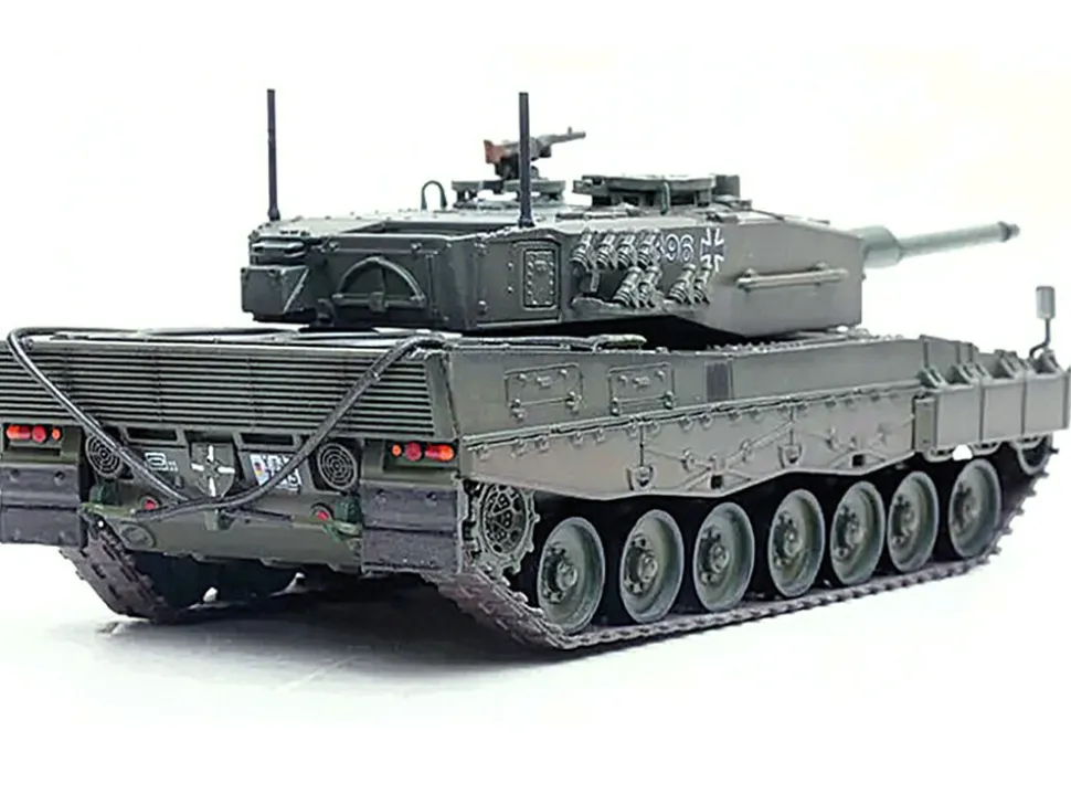 Leopard 2A4 Main Battle Tank with Snorkel "Green Camouflage" German Army "Armor Premium" Series 1/72 Diecast Model by Panzerkampf