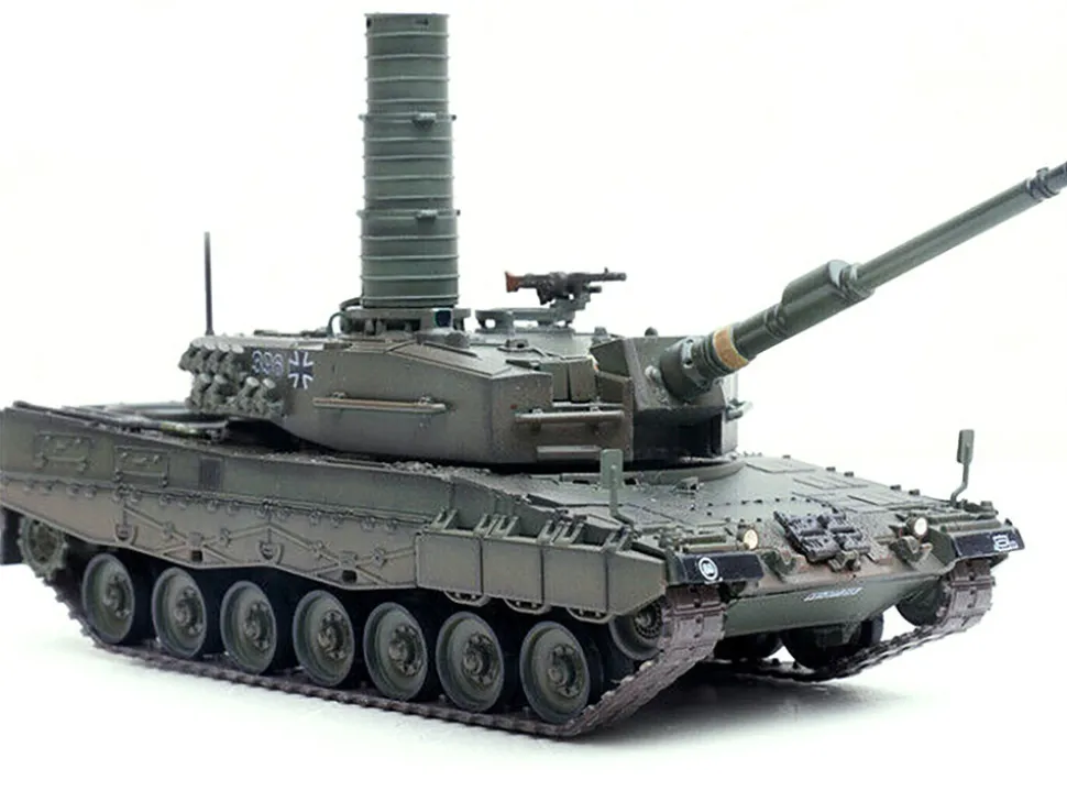 Leopard 2A4 Main Battle Tank with Snorkel "Green Camouflage" German Army "Armor Premium" Series 1/72 Diecast Model by Panzerkampf