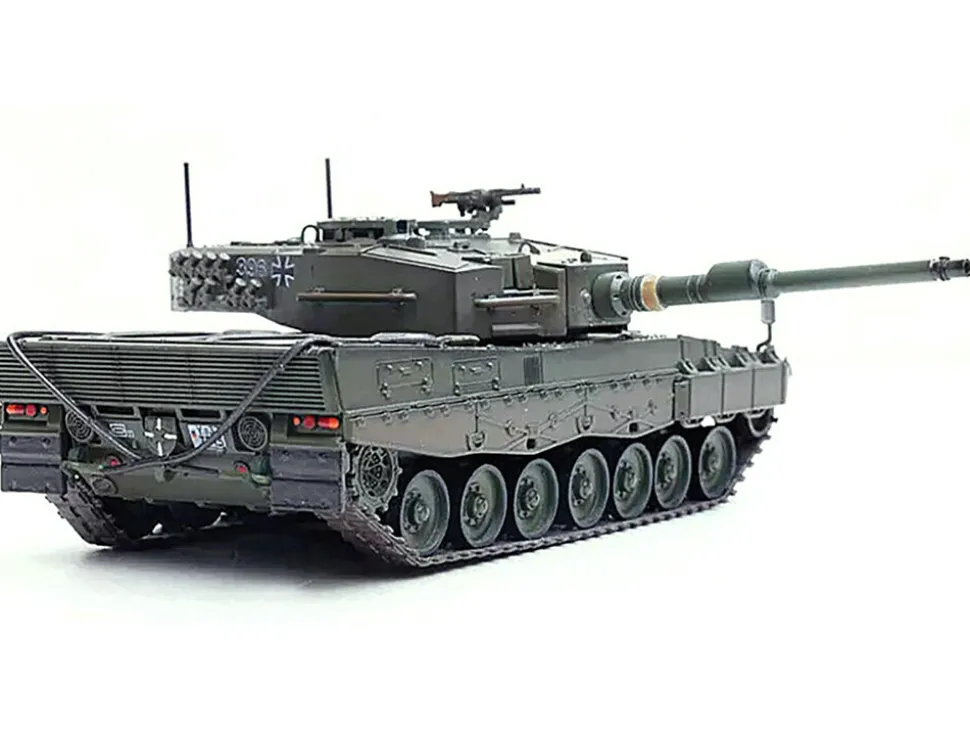 Leopard 2A4 Main Battle Tank with Snorkel "Green Camouflage" German Army "Armor Premium" Series 1/72 Diecast Model by Panzerkampf