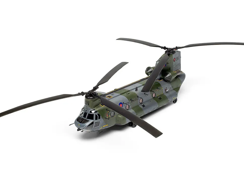 Level 3 Model Kit Boeing Chinook HC.1 Helicopter with 2 Scheme Options 1/72 Plastic Model Kit by Airfix