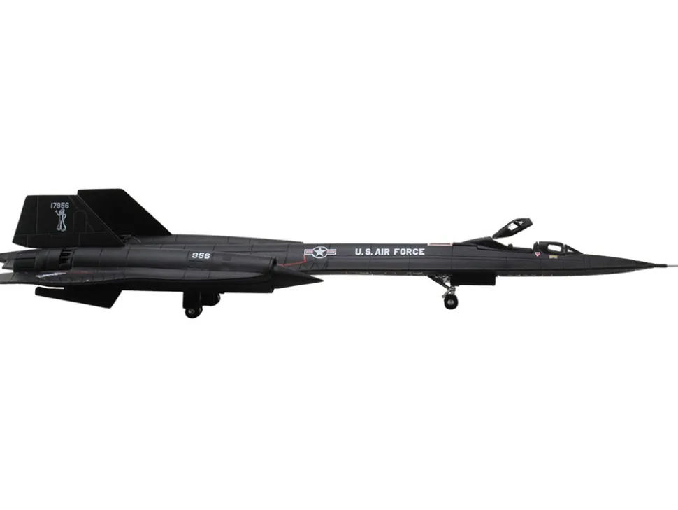 Lockheed SR-71B Blackbird Stealth Aircraft "9th Strategic Reconnaissance Wing, Beale Air Base, Gumby" United States Air Force 1/200 Diecast Model Airplane by Herpa