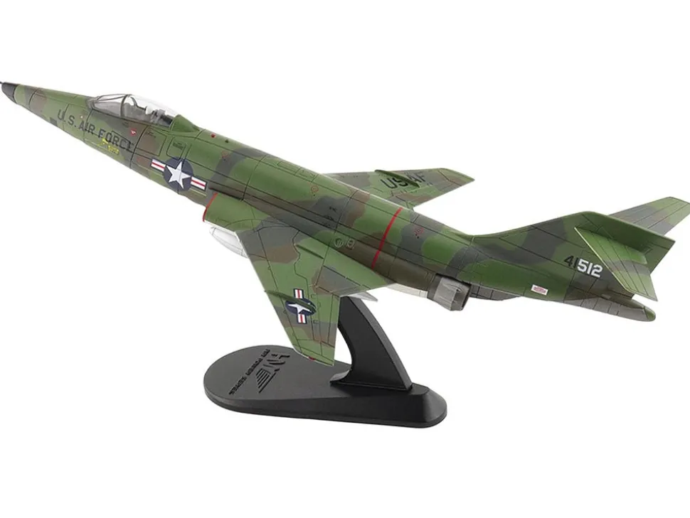 McDonnell RF-101A Voodoo Fighter Aircraft "54-1512, 363rd Tactical Reconnaissance Wing, Udorn Royal Thai Air Force Base" (1965) United States Air Force "Air Power Series" 1/72 Diecast Model by Hobby Master