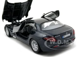 Mercedes Mclaren SLR Metallic Black 1/24 Diecast Model Car Motormax 73306