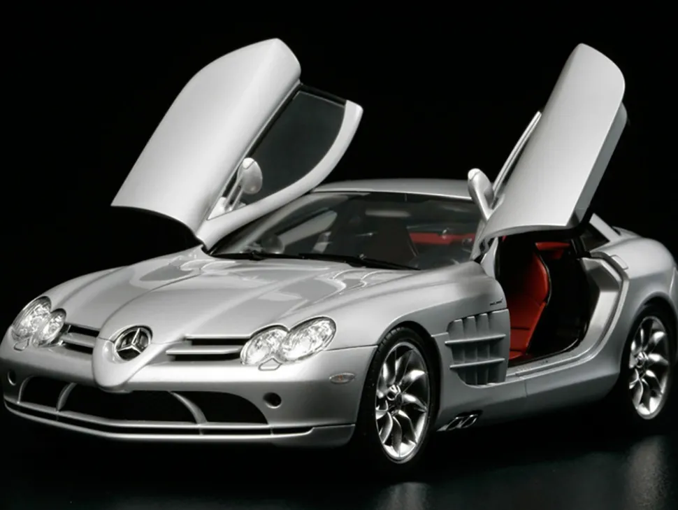 Model Kit Mercedes-Benz SLR McLaren 1/24 Scale Model by Tamiya