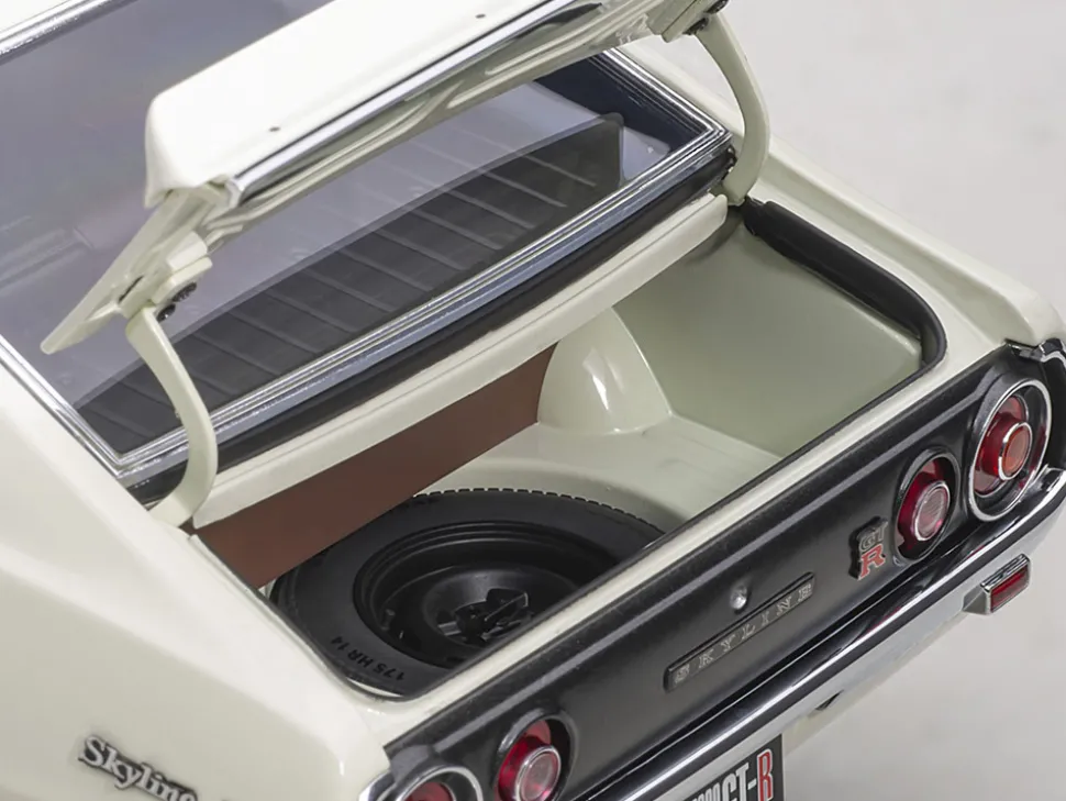 Nissan Skyline 2000GT-R KPGC110 RHD Right Hand Drive White 1/18 Model Car Autoart 77472