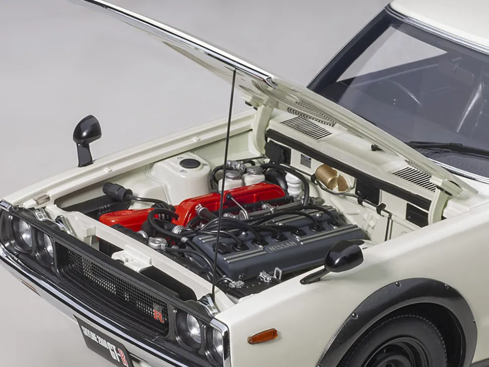Nissan Skyline 2000GT-R KPGC110 RHD Right Hand Drive White 1/18 Model Car Autoart 77472