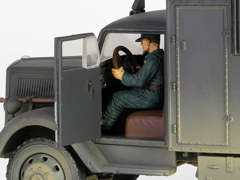 Opel Blitz Kfz 305 Ambulance Gray Weathered German Army Armoured Fighting Vehicle Series 1/32 Diecast Model Forces of Valor FOV-801101B