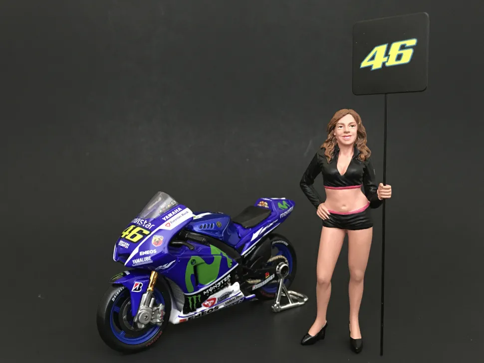 Paddock Girl Figure For 1:18 Scale Models American Diorama 77437