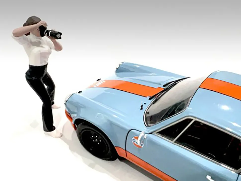 Photographers Figure #2 for 1/18 Scale Models by American Diorama