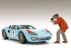 Race Day 1 Figurine III for 1/24 Scale Models American Diorama 76385