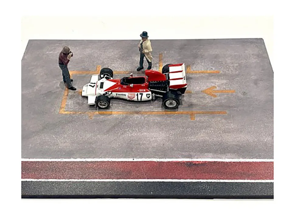 Race Day Two Diecast Figures Set 3 1/43 Scale Models American Diorama 38361