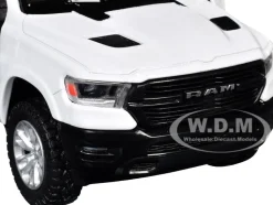 2019 RAM 1500 Laramie Crew Cab Pickup Truck with Truck Bed Camper White "Custom Builder's Kit" Series 1/27 Diecast Model Car by Motormax