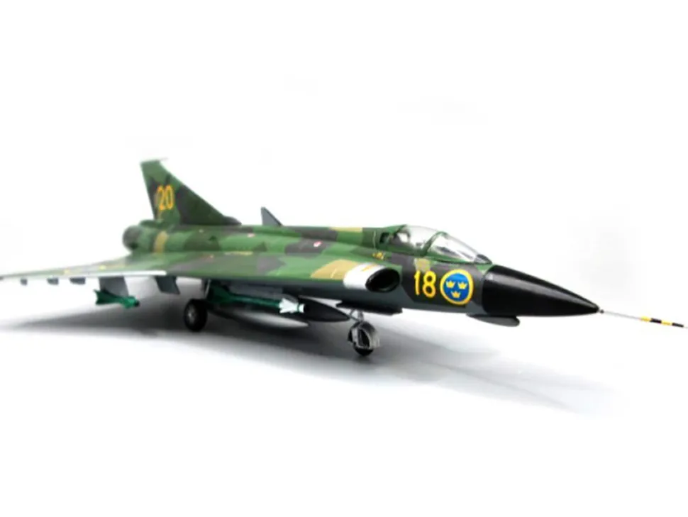 Saab J35J Draken Fighter Aircraft "Splinter Camouflage Scheme, F 18 Sodertorn Wing" (1972) Swedish Air Force 1/72 Diecast Model Airplane by Aviation 72