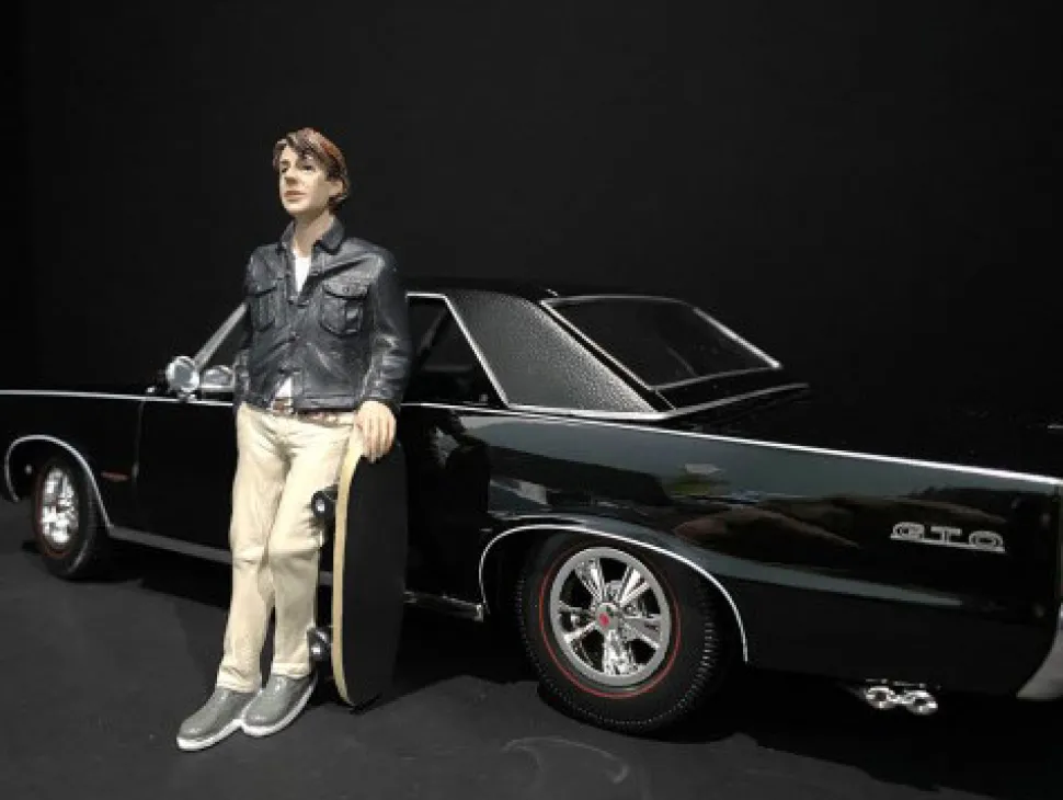 Skateboarder Figurine III for 1/24 Scale Models American Diorama 38342