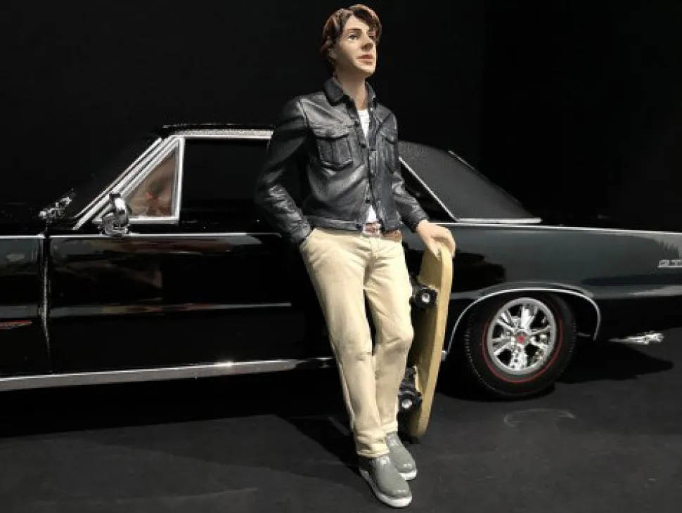 Skateboarder Figurine III for 1/18 Scale Models American Diorama 38242