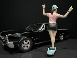 Skateboarder Figurine IV for 1/24 Scale Models American Diorama 38343