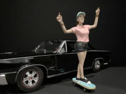 Skateboarders Figurines 4 piece Set for 1/24 Scale Models American Diorama 38340 38341 38342 38343
