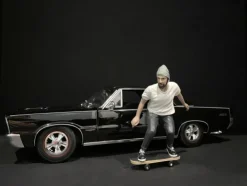 Skateboarders Figurines 4 piece Set for 1/24 Scale Models American Diorama 38340 38341 38342 38343